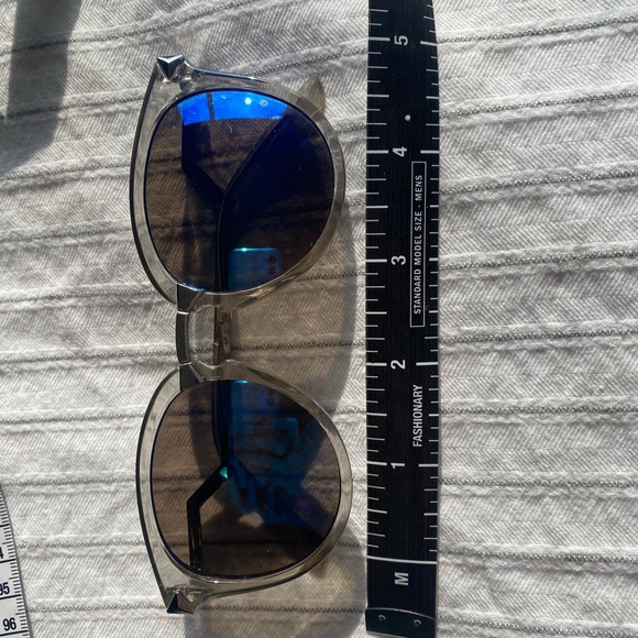 Blue mirrored, clear-framed sunnies - Picture 8 of 9